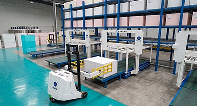 روبوت مناولة، بأذرع من نوع (AGV)